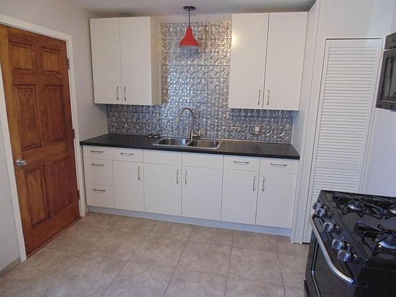 3rd image of 230 Grove St NE APT C