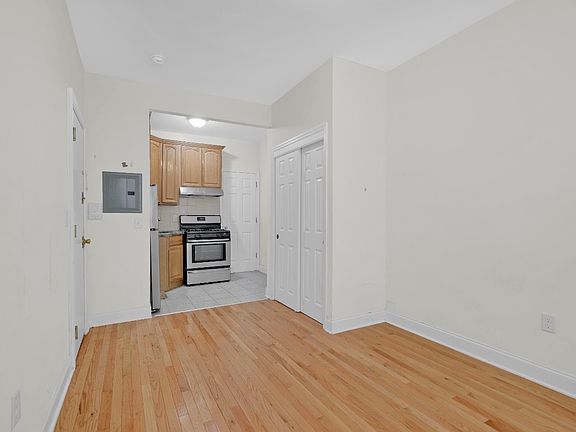 3rd image of 165 Hopkins Ave APT 4