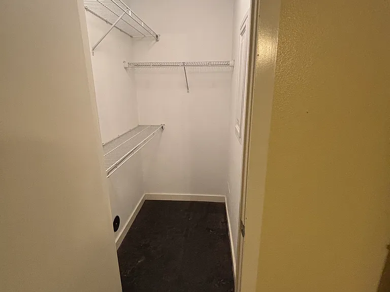 2429 Wentworth St — Photo 12