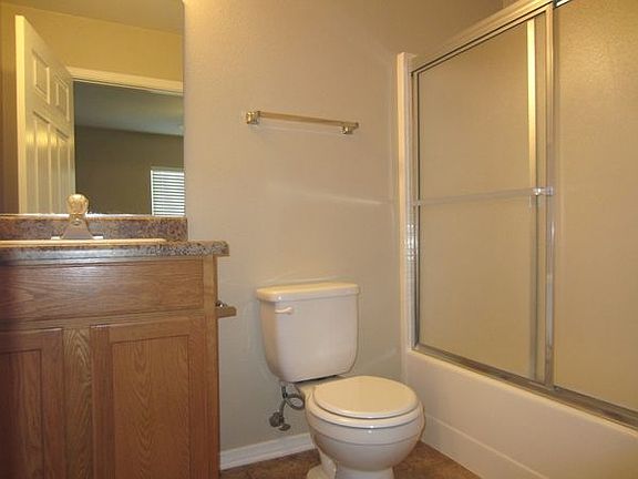 4th image of 266 W 24th St