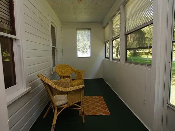 3rd image of 211 Cool Springs Ln