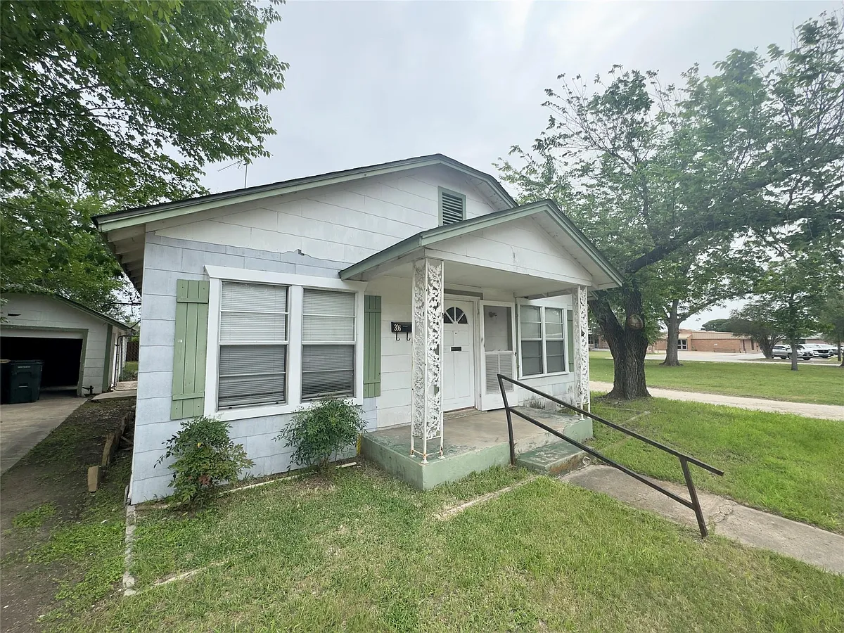 Building Photo - 306 E Bowie St