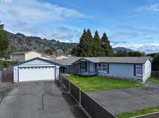 15923 Bayview Dr, Brookings, OR 97415