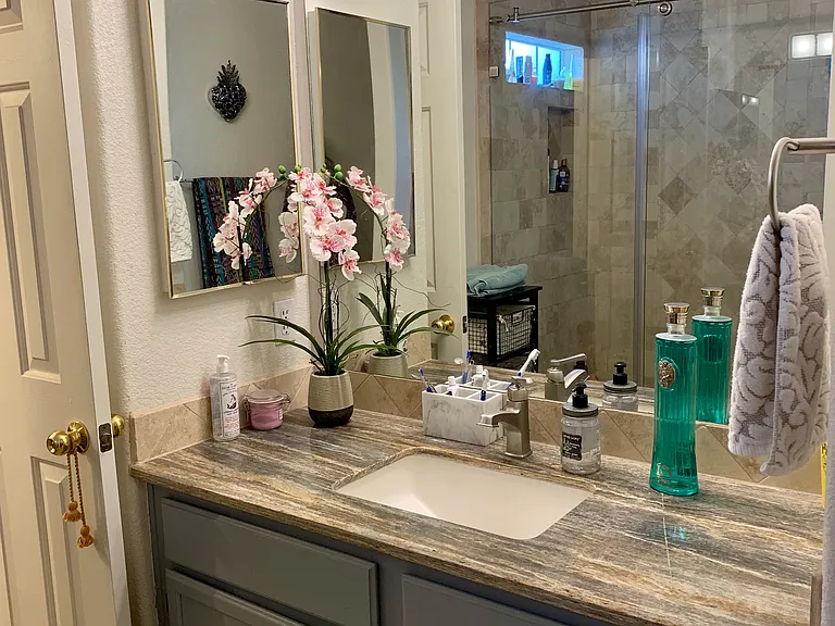 8433 Pacific Fountain Ave — Photo 15