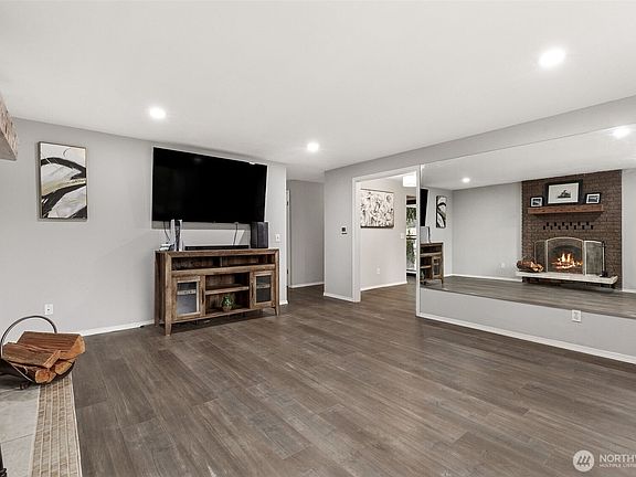 3rd image of 430 School Court SE