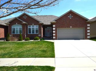 7544 Greycliff Dr, Lincoln, NE 68516
