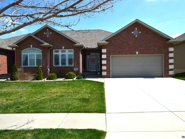 7544 Greycliff Dr, Lincoln, NE 68516