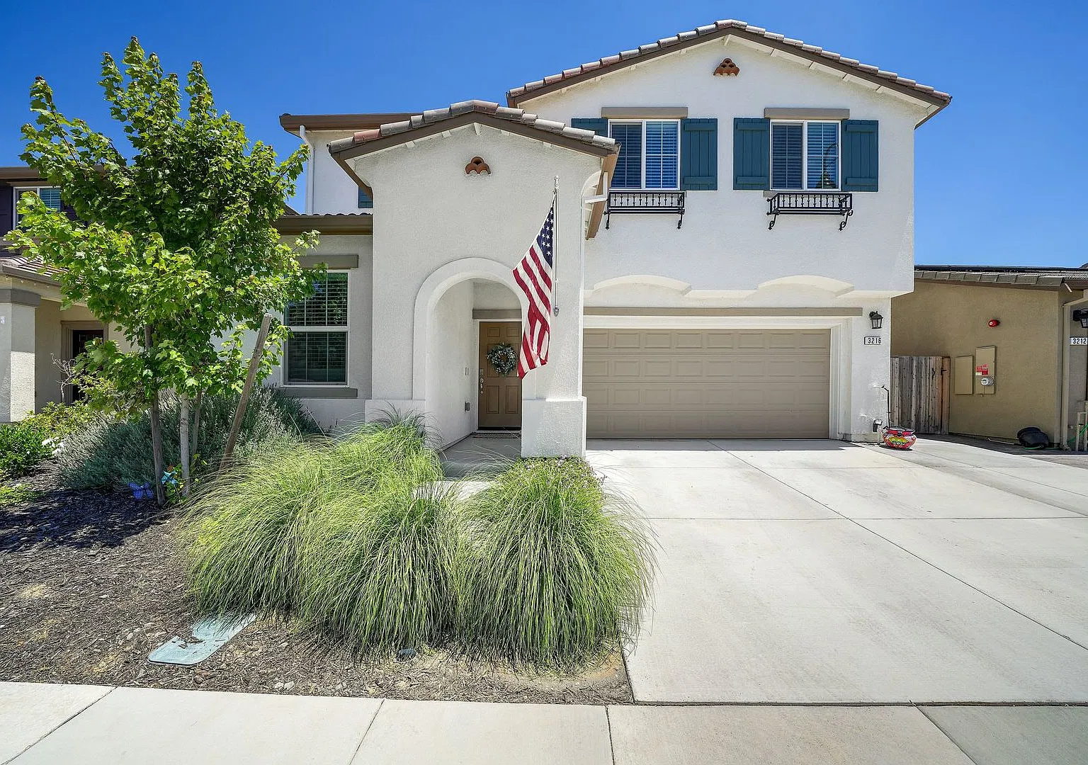 Like-New 5-Bedroom Fairfield Home with Solar & Modern Features — Photo 1