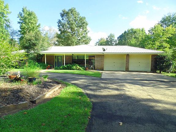 4th image of 306 Saint Charles Pl