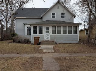 109 N 3rd St, Drayton, ND 58225