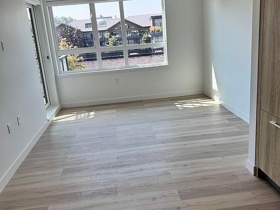 4th image of 1616 Lloyd Ave #30