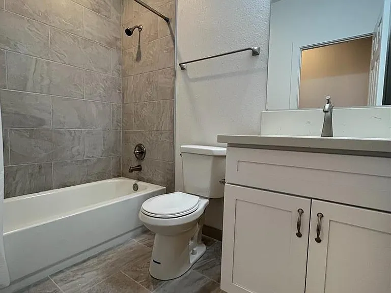 610 Santiago Ave — Photo 9