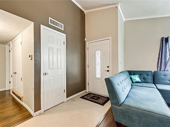 4th image of 6405 Fallbrook Dr