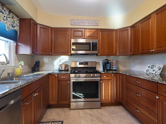 3rd image of 2618 N Dryden Pl
