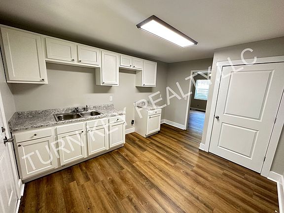 3rd image of 6220 Cole Ave