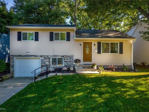 1366 Winhurst Dr, Akron, OH 44313