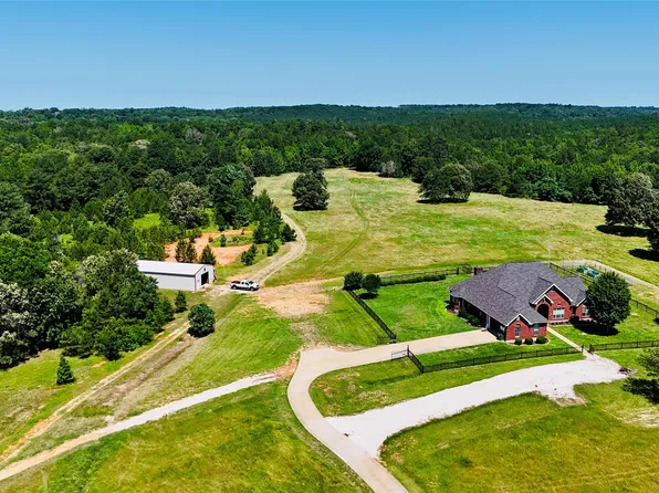 7058 Fm 319, Elkhart, TX 75839