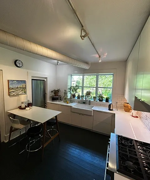 1626 Summit St — Photo 3