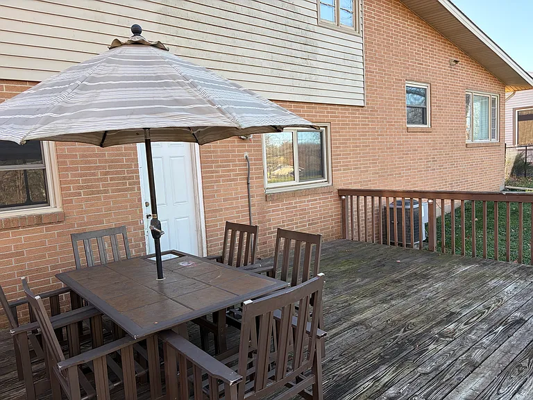 605 Brewer St — Photo 4
