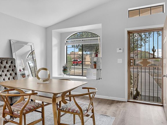 3rd image of 7077 N Avenida Adella