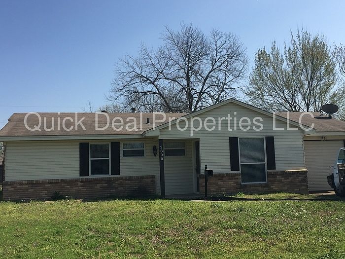 1st image of 2800 Eastbrook Dr