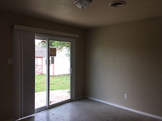 3rd image of 1406 Colorado Dr
