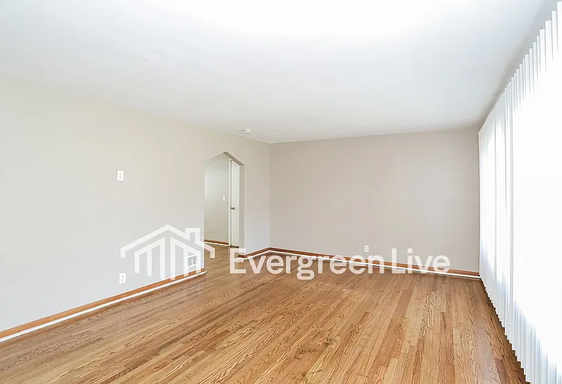 3 bed, 1.0 bath, 1113 sqft, $1,595 — Photo 4