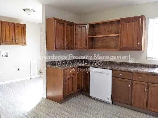3rd image of 4381 Marlowe St