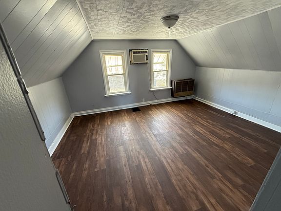 2nd image of 408 Pearl St #Top