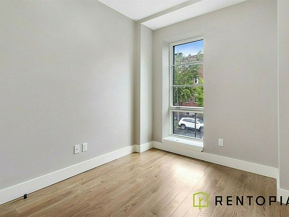 5th image of 868 Lafayette Ave #3Q