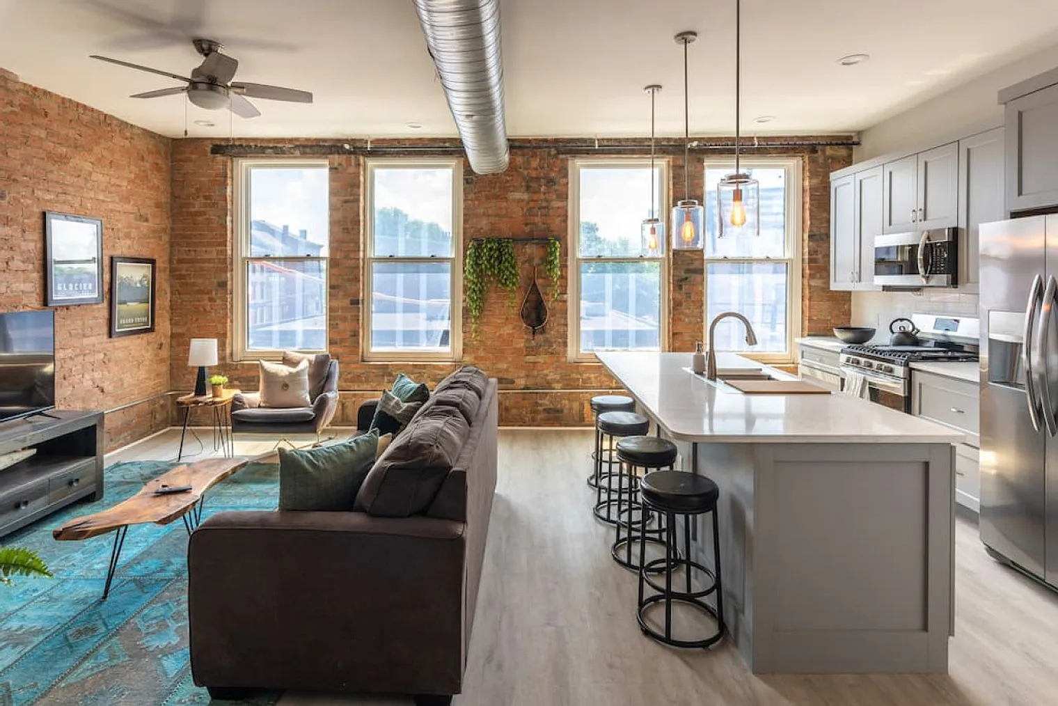 1 bed, 1.0 bath, 710 sqft, $2,476 — Photo 1