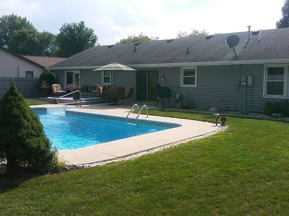 2nd image of 1012 S Stratford Ct