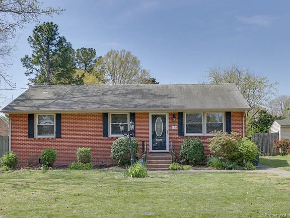 2nd image of 204 Woodbury Forrest Dr