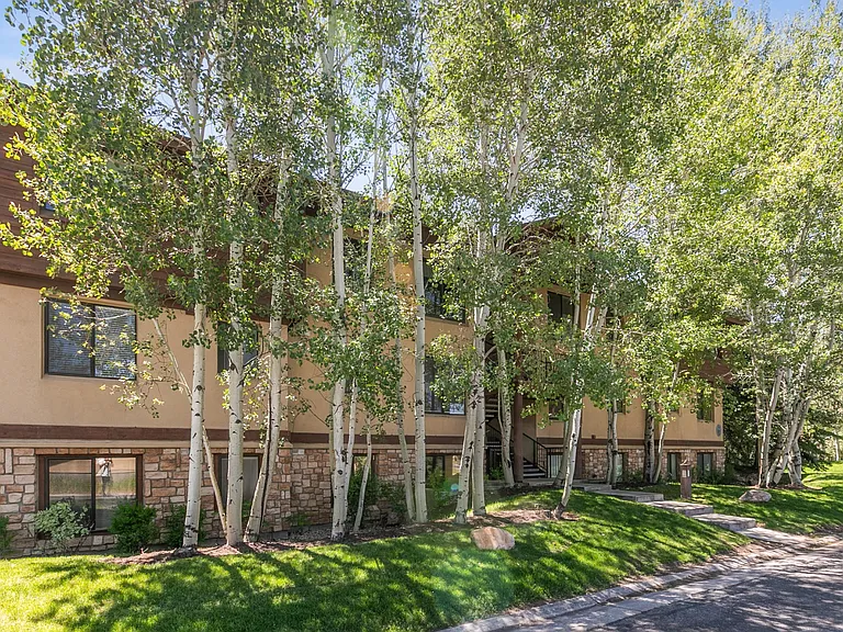 1600 Pinebrook Blvd #E1 — Photo 25