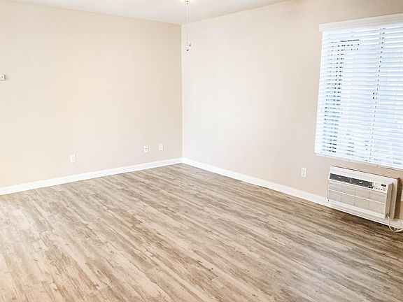3rd image of 4612 Ohio St #29