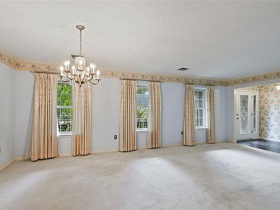 3rd image of 61 Park Timbers Dr