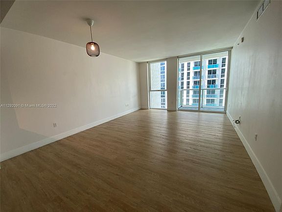 5th image of 253 NE 2nd St APT 2406