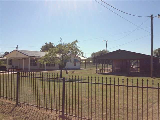 1st image of 1308 Phillips Ln