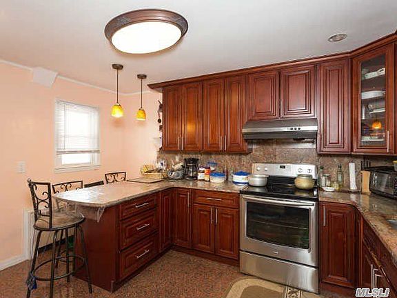 3rd image of 151 Bedford Ave
