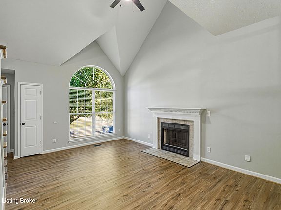 3rd image of 186 Woodfield Cir