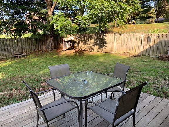 4th image of 17 Renoir Dr