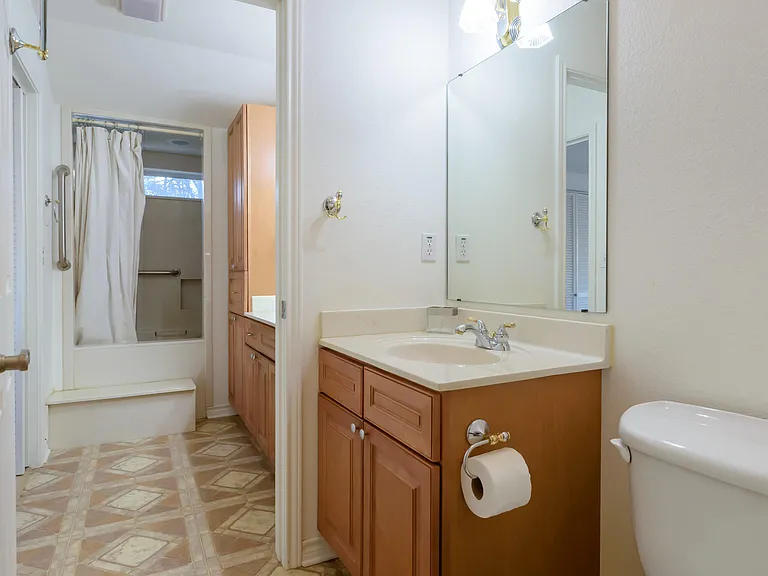 433 W San Antonio St #C — Photo 22