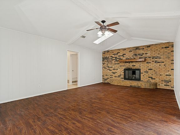 2nd image of 1203 Linda Ln