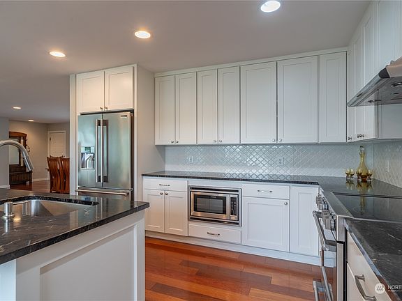 4th image of 820 S Laguna Drive