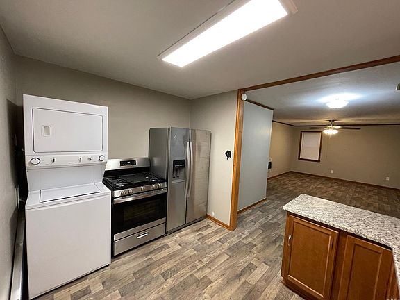 4th image of 1038 E Rossiland Cir
