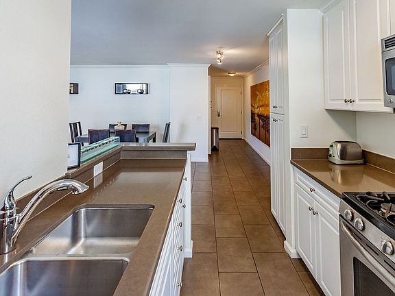 5th image of 7320 Hawthorn Ave APT 213