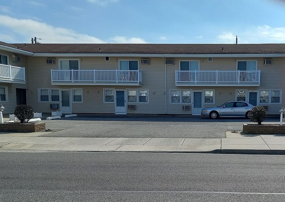 PLAZA 22 Condominiums