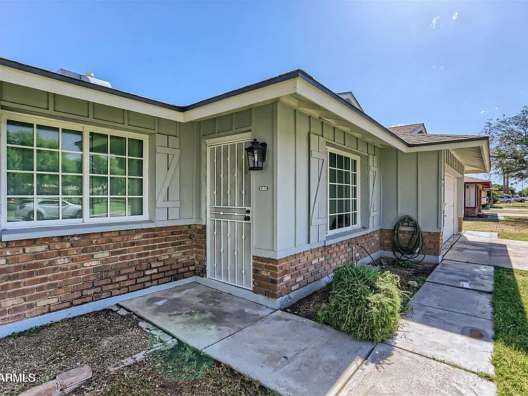 1991 E Carson Dr — Photo 3