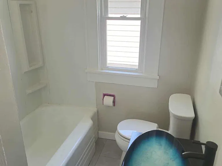 825 Ottawa St — Photo 7