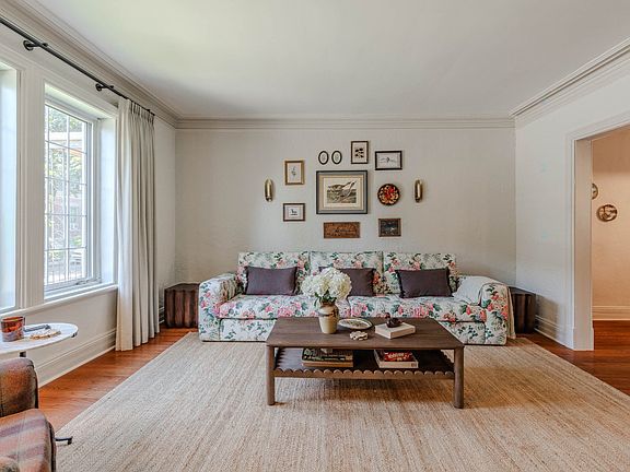 4th image of 111 Irvine Ave